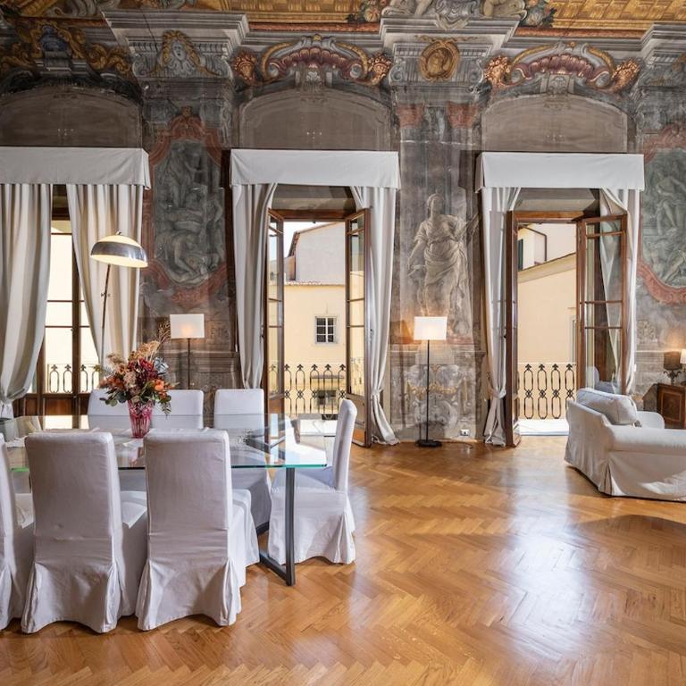 Frescoed Renaissance Palazzo with 4 Ensuites near Duomo - Four-Bedroom Luxury Apartment - 5