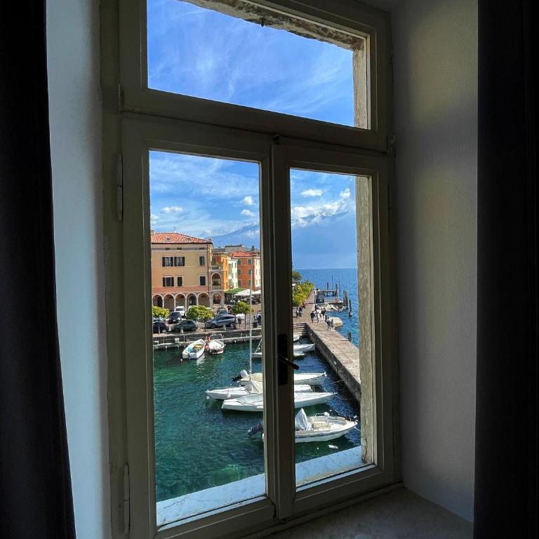 Albergo Gargnano - Camera Matrimoniale con Vista Lago - 17