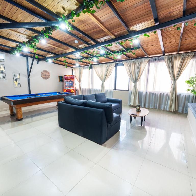 6 bedroom penthouse with pool table- 1 block from Lleras park p4 - Apartment - 2