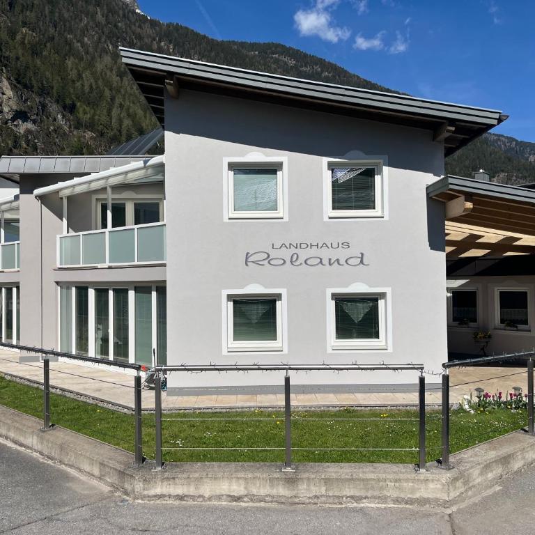 Landhaus Roland - Apartment mit 3 Schlafzimmern und Terrasse - 1