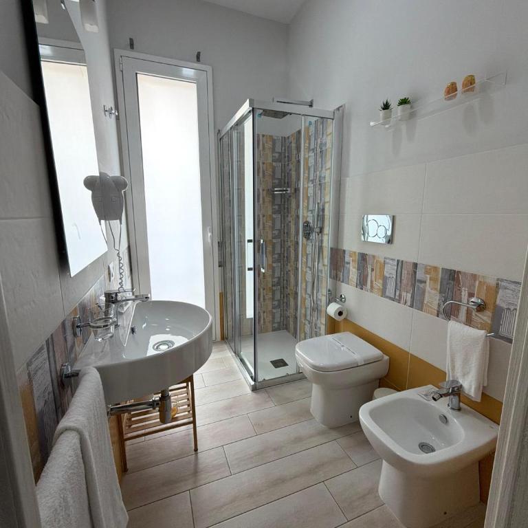 Bilateral B&B - Camera Quadrupla con Bagno Privato - 11