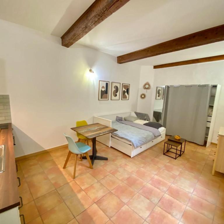 Cocon Nîmois Plein Coeur-rue Fresque Arènes à 50 m - One-Bedroom Apartment - 3