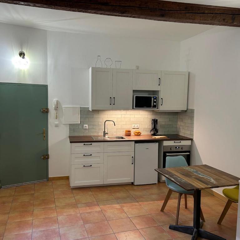 Cocon Nîmois Plein Coeur-rue Fresque Arènes à 50 m - One-Bedroom Apartment - 18