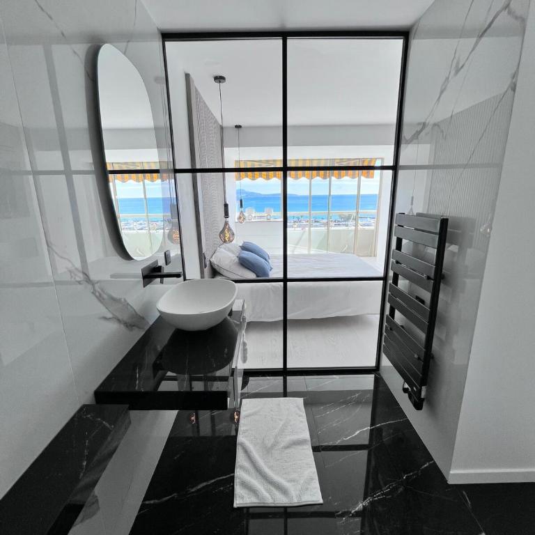 Marina Baie des Anges | Vue Mer d'Exception - Appartamento con 2 Camere da Letto - 11
