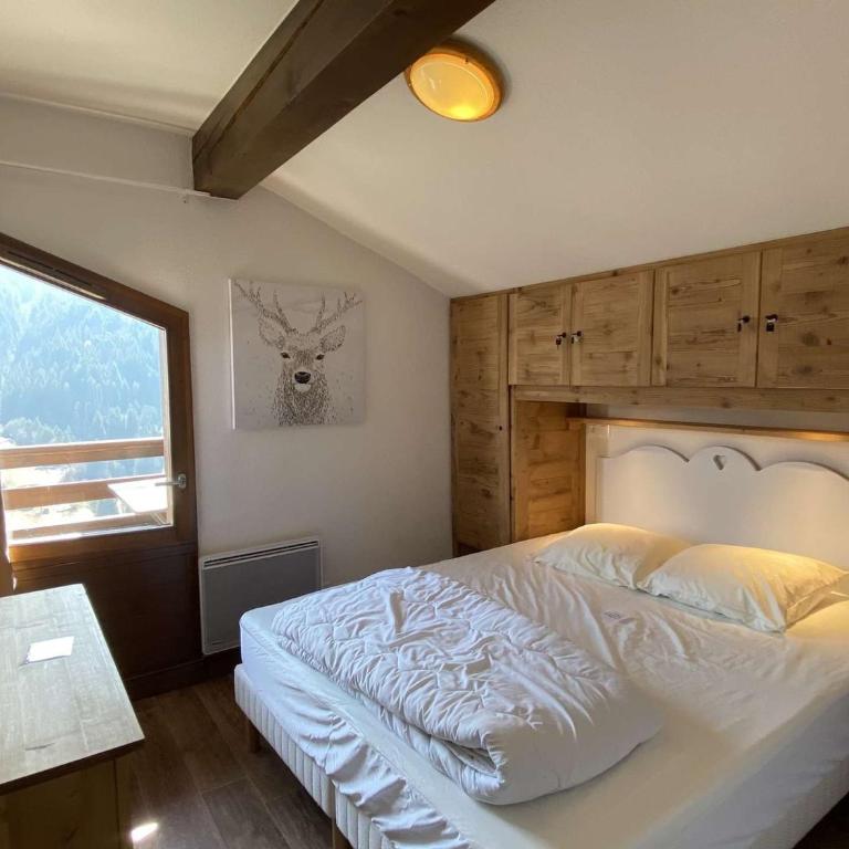 Charmant T3 avec piscine et balcon, proche station - Two-Bedroom Apartment - 15
