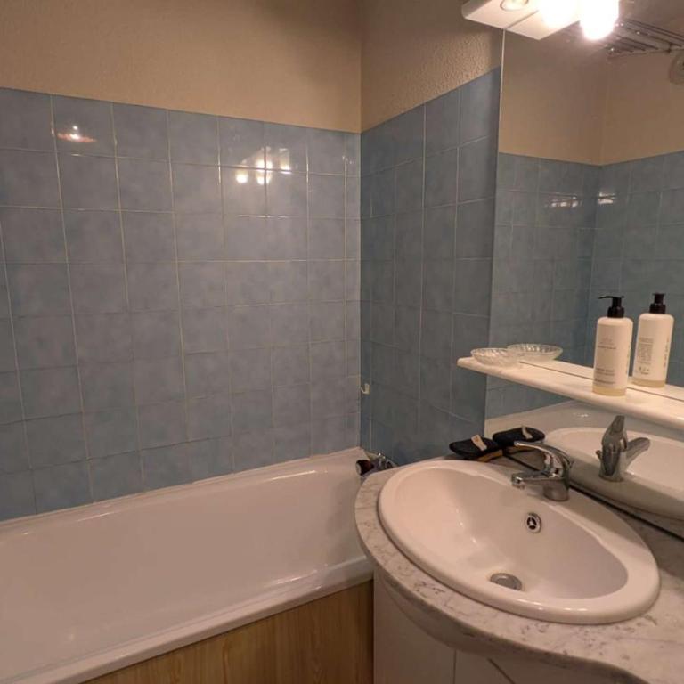 Appart cosy 4 pers, proche pistes et piscine - FR-1-342-341 - Apartment - 6