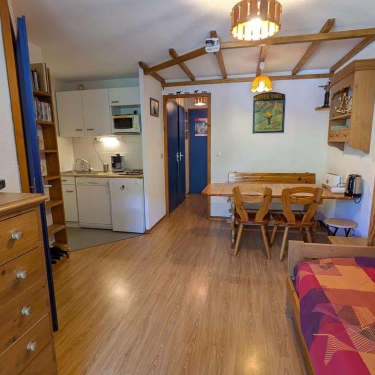 Appart cosy 4 pers, proche pistes et piscine - FR-1-342-341 - Apartment - 9
