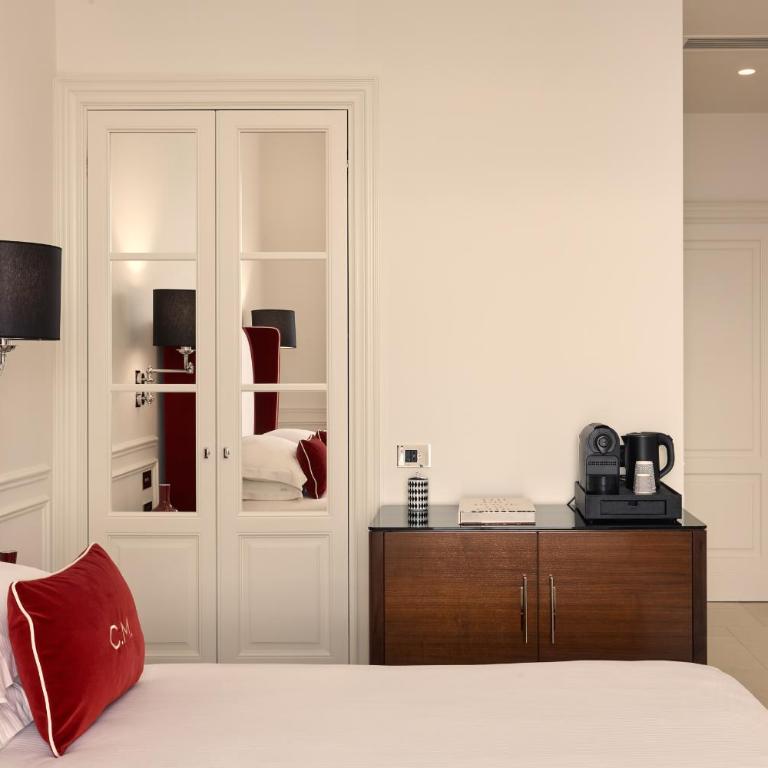 Casa Magnifico Luxury Suites - Deluxe Double Room with Balcony and Sea View - 10
