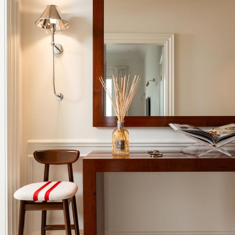 Casa Magnifico Luxury Suites - Deluxe Double Room with Balcony and Sea View - 2