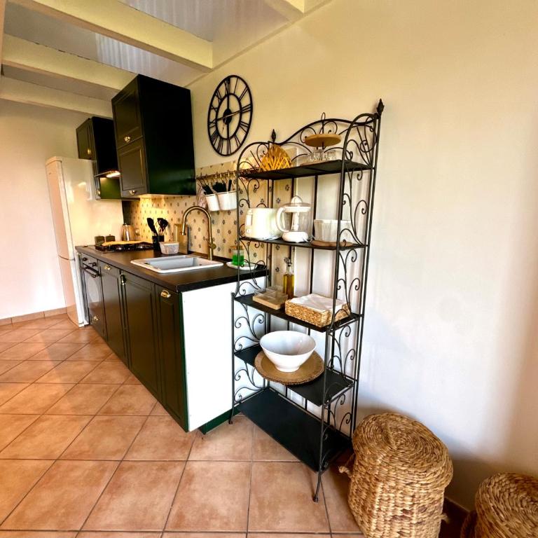 Villa Rosmary - One-Bedroom Apartment with View - 12