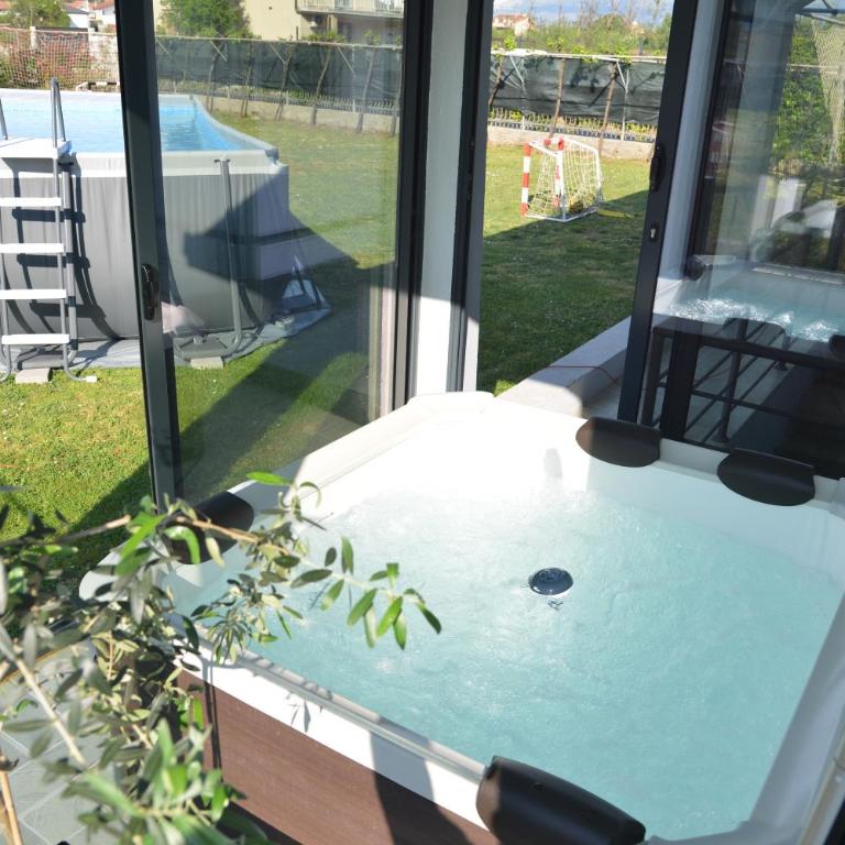 Villa PeSa with Private Pool, Jacuzzi & Sports Garden - Vila sa 2 Spavaće Sobe - 2