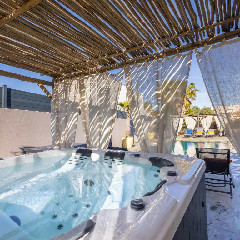 Villa Anja Agde Heated Pool & Jacuzzi Family Villa - Villa - 2