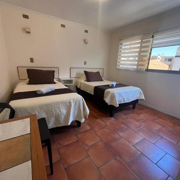 Hotel Brasil - Double Room with Private Bathroom - 1