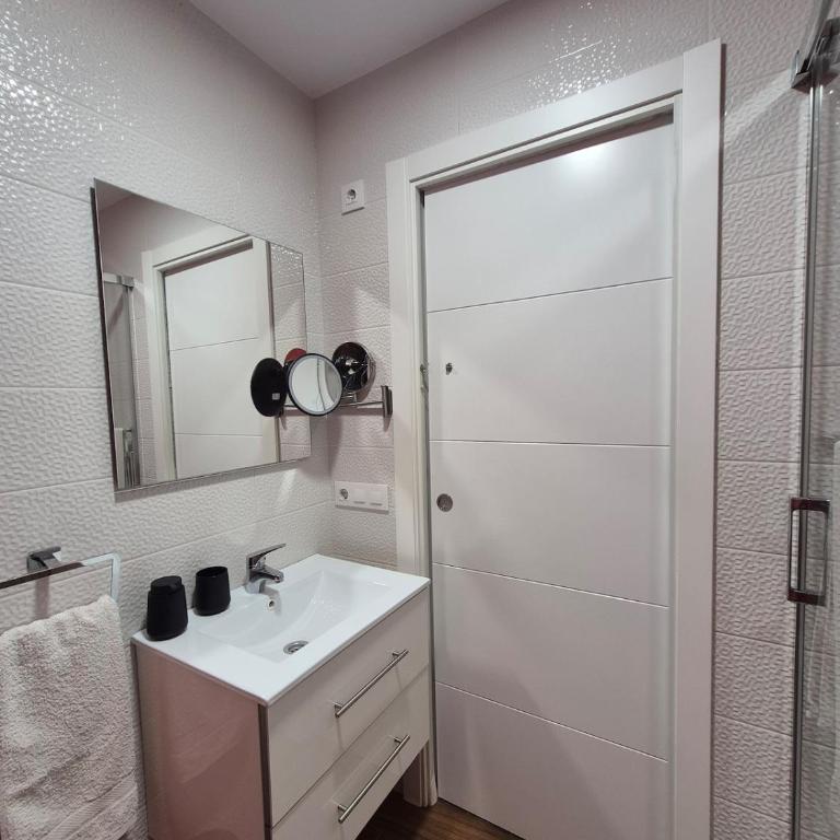 Coqueto Apartment 100m from Levante Beach - Two-Bedroom Apartment - 32
