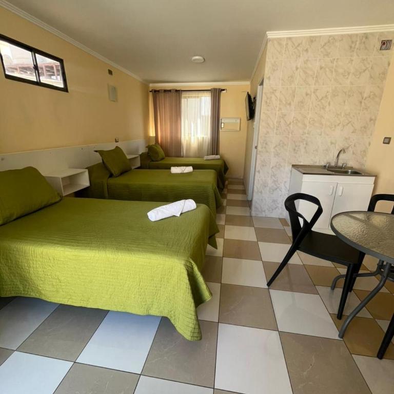 Hotel Brasil - Triple Room with Private Bathroom - 1