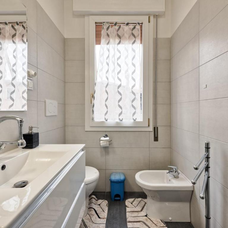 City Living Guest House - Camera Matrimoniale con Bagno in Comune - 2