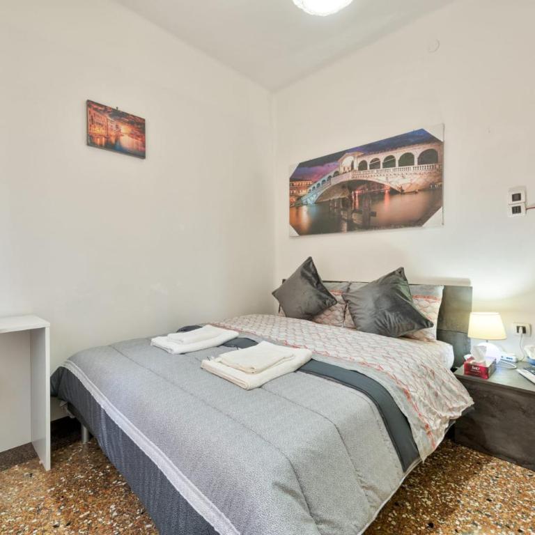 City Living Guest House - Camera Matrimoniale con Bagno in Comune - 1