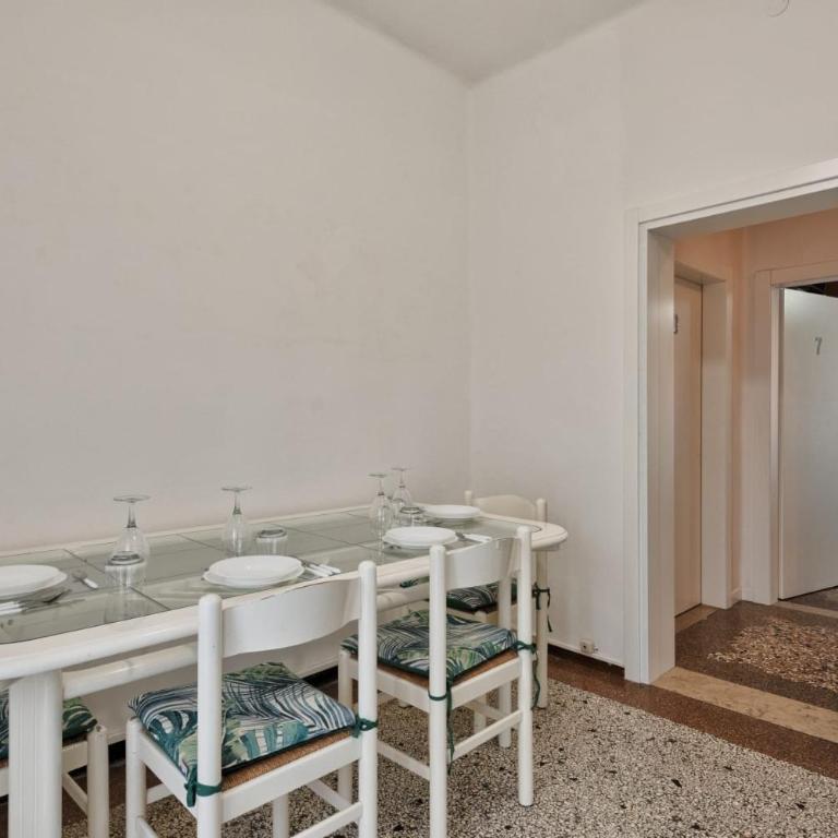 City Living Guest House - Camera Matrimoniale con Bagno in Comune - 7