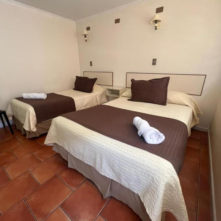 Hotel Brasil - Family Room with Private Bathroom - 1