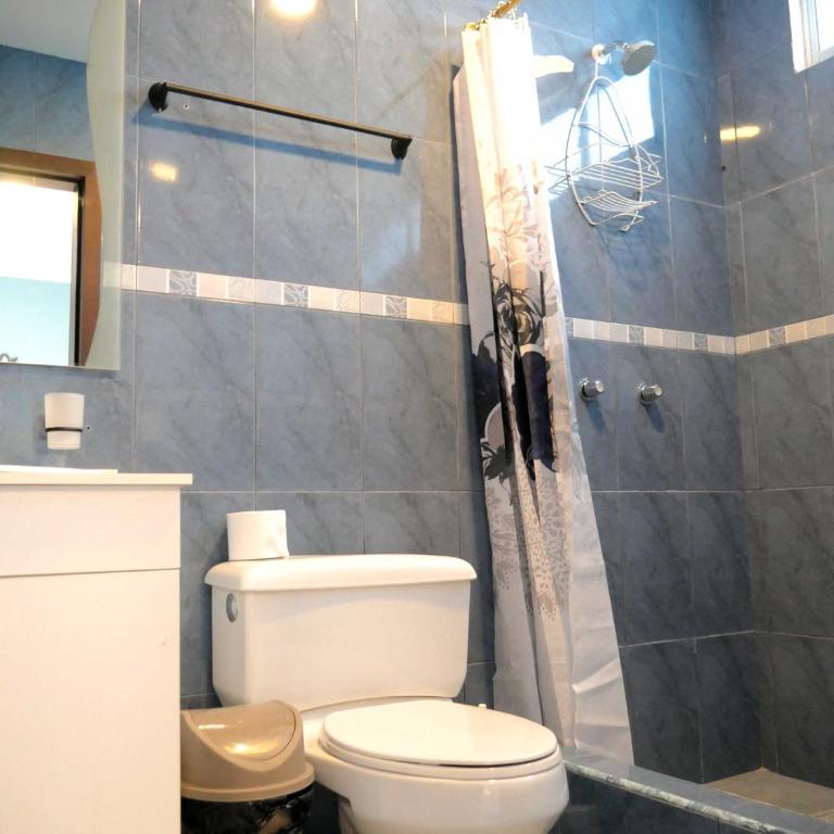 Park View Hostel & Suites - Deluxe Family Suite - 13