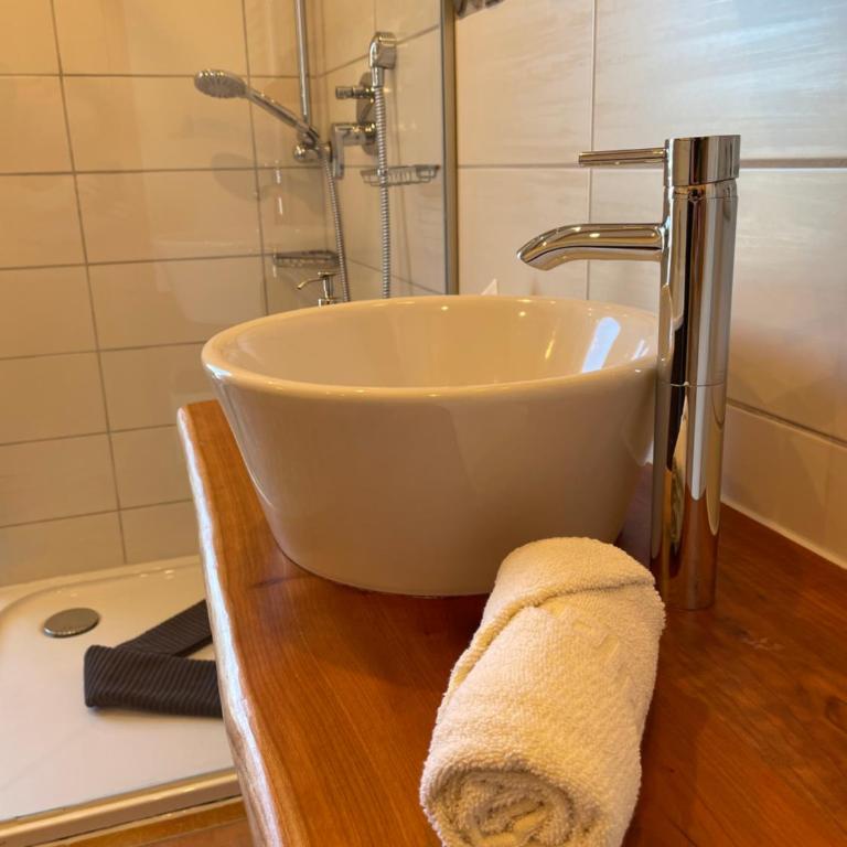 Haus mit Garten und Kamin - Apartment mit 2 Schlafzimmern mit Balkon und Terrasse - 5