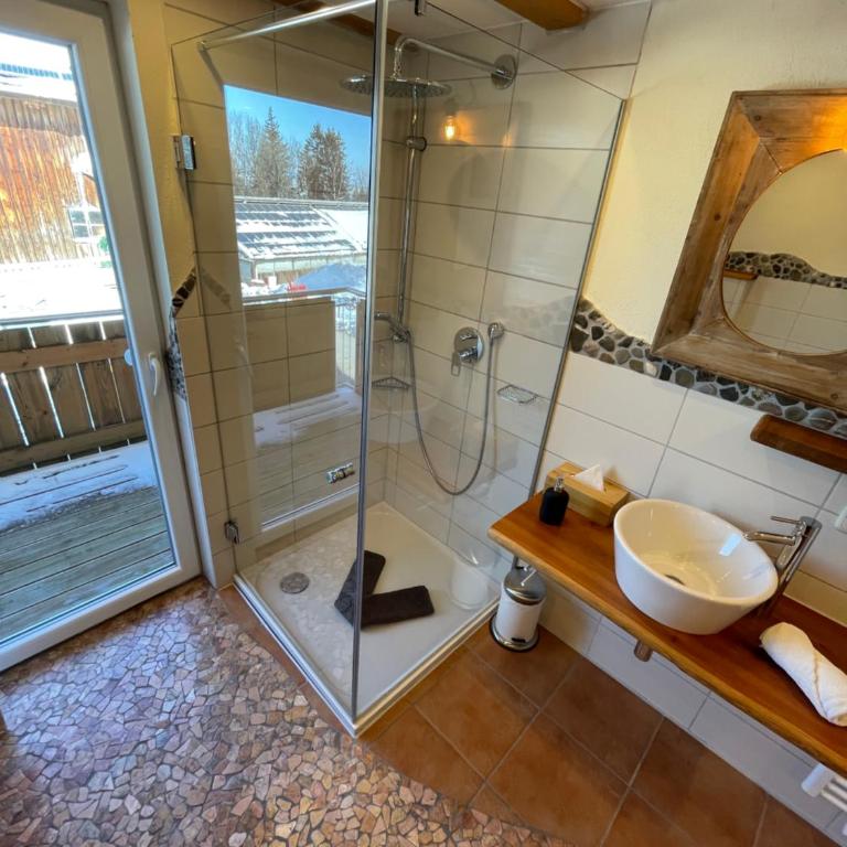 Haus mit Garten und Kamin - Apartment mit 2 Schlafzimmern mit Balkon und Terrasse - 8