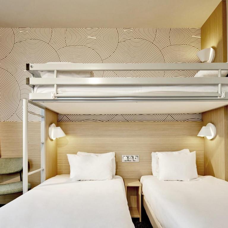 Kyriad ECO - Clermont Ferrand Estaing - Chambre Standard - 2 Lits Simples - 1 Lit Superposé - 10