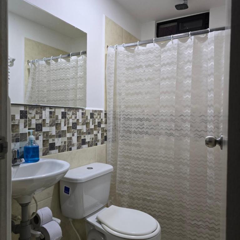 Apartamento vacacional con 4 piscinas, jacuzzi y sauna EXCELENTE UBICACIÓN a 5 minutos del Aeropuerto y 20 minutos del Parque del Café - Apartamento - 22