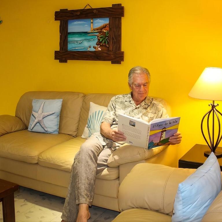 Cande's Apartments - Two-Bedroom Apartment - 11
