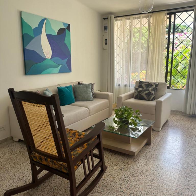 Hermosa casa ideal para grupos y familias con patio amplio cerca al Malecón - Four-Bedroom House - 3