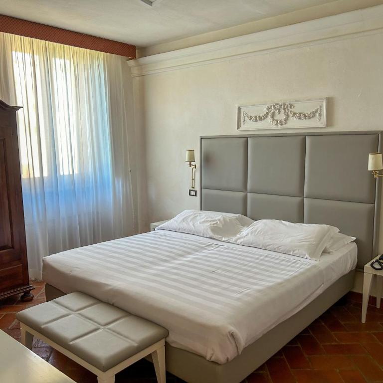 Hotel Casafrassi - Ampia Camera Matrimoniale/Doppia con Letti Singoli - 5