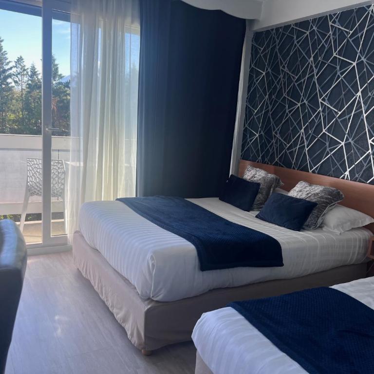 The Originals City, Hôtel Villancourt, Grenoble Sud - Chambre Triple (1 Lit Double et 1 Lit Simple) - 1