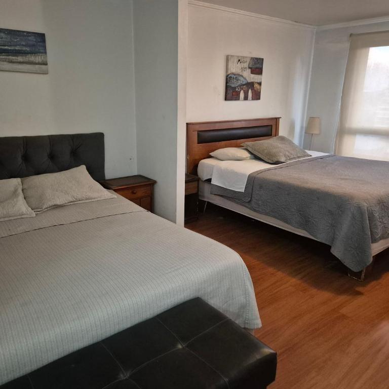 Departamento camas dobles excelente conectividad Providencia - One-Bedroom Apartment - 1