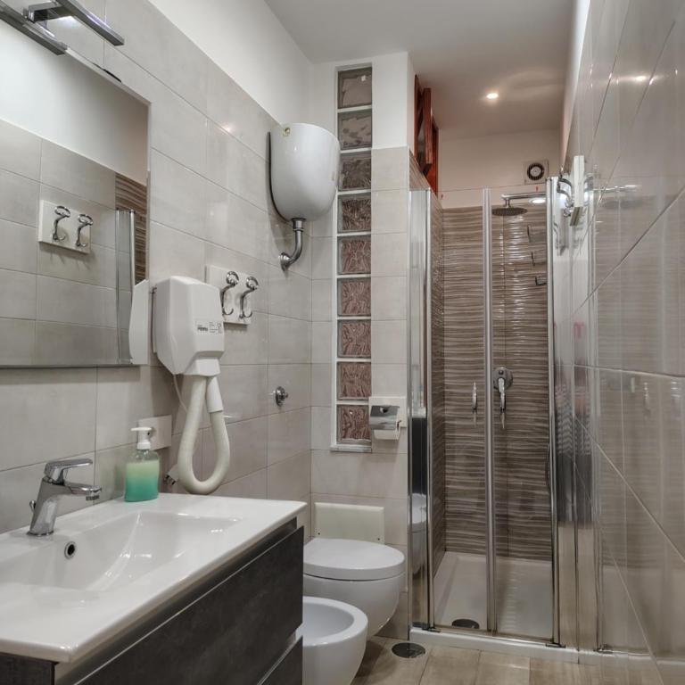B&B Maestra Giovanna - Camera Tripla con Bagno Privato - 2