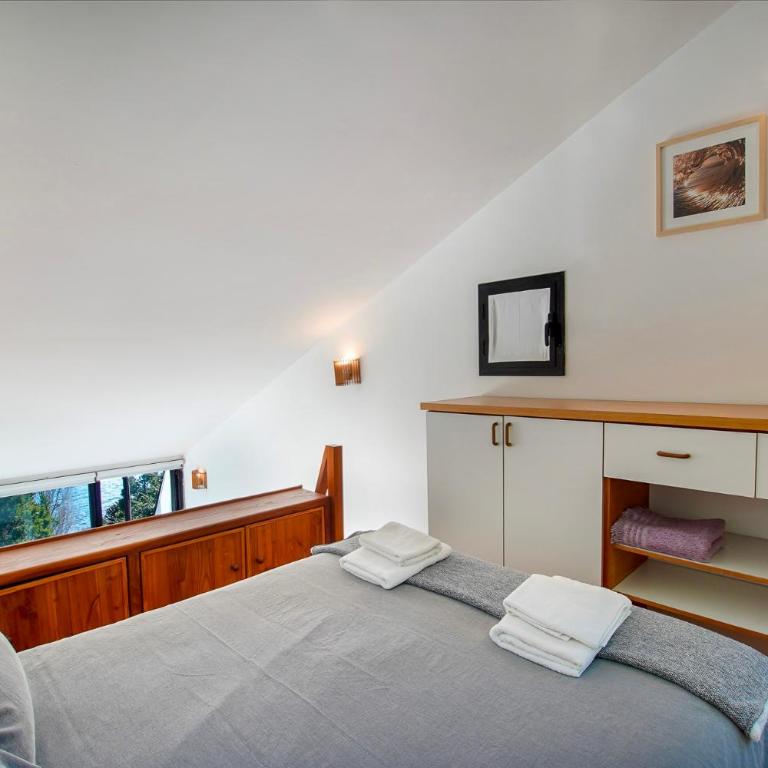Moderno y Acogedor Depto con Deck & Vista al Lago - Apartamento de 2 dormitorios - 9