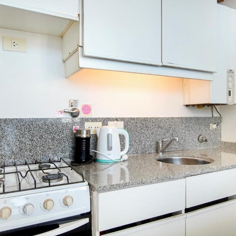 Moderno y Acogedor Depto con Deck & Vista al Lago - Apartamento de 2 dormitorios - 11