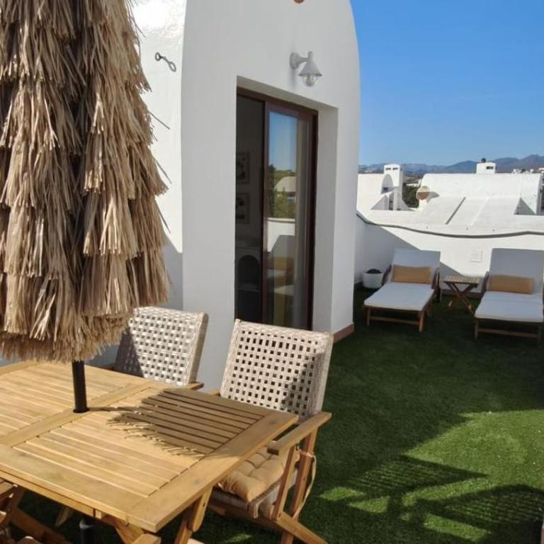 Beautiful house with ocean views - Three-Bedroom Chalet - 26