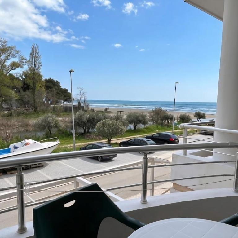 Palmera Beachfront Apartments - Apartment with Sea View - 1