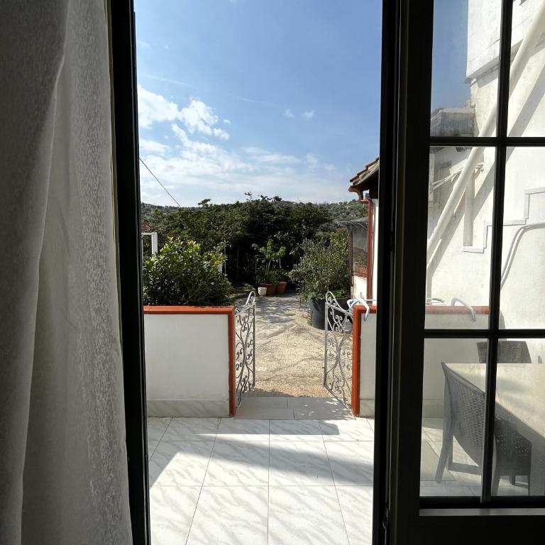 Casa Irrose, bilocale completo di tutti i servizi, in zona tranquilla - One-Bedroom Apartment - 21