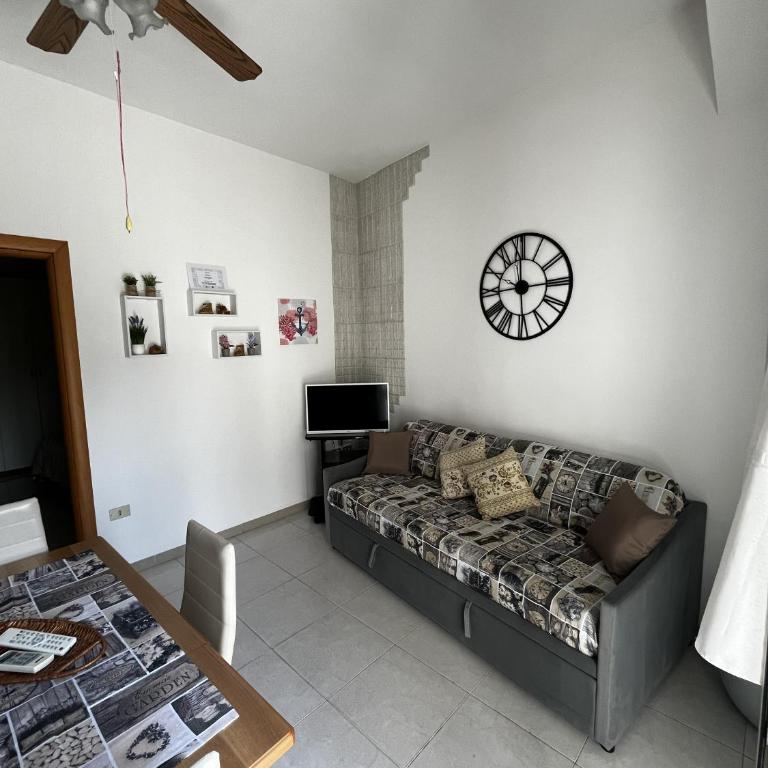 Casa Irrose, bilocale completo di tutti i servizi, in zona tranquilla - One-Bedroom Apartment - 10