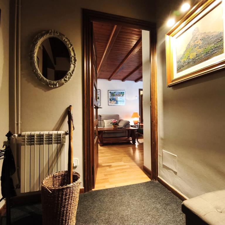 AC Apartaments Incles - Appartamento con 2 Camere da Letto e Terrazza - 1