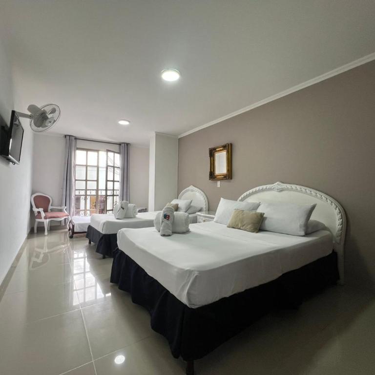 Hotel Suite Santa Rosa - Habitación Cuádruple Estándar - 13