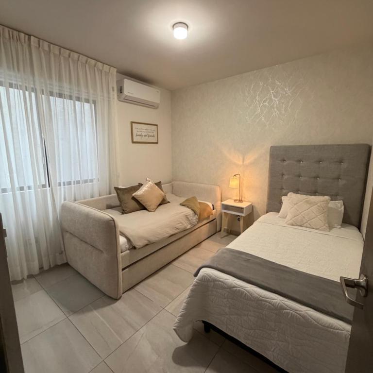 Depa equipado planta baja, alberca, gym y excelente ubicación, a 10min de estadio BBVA sede del mundial - Two-Bedroom Apartment - 25