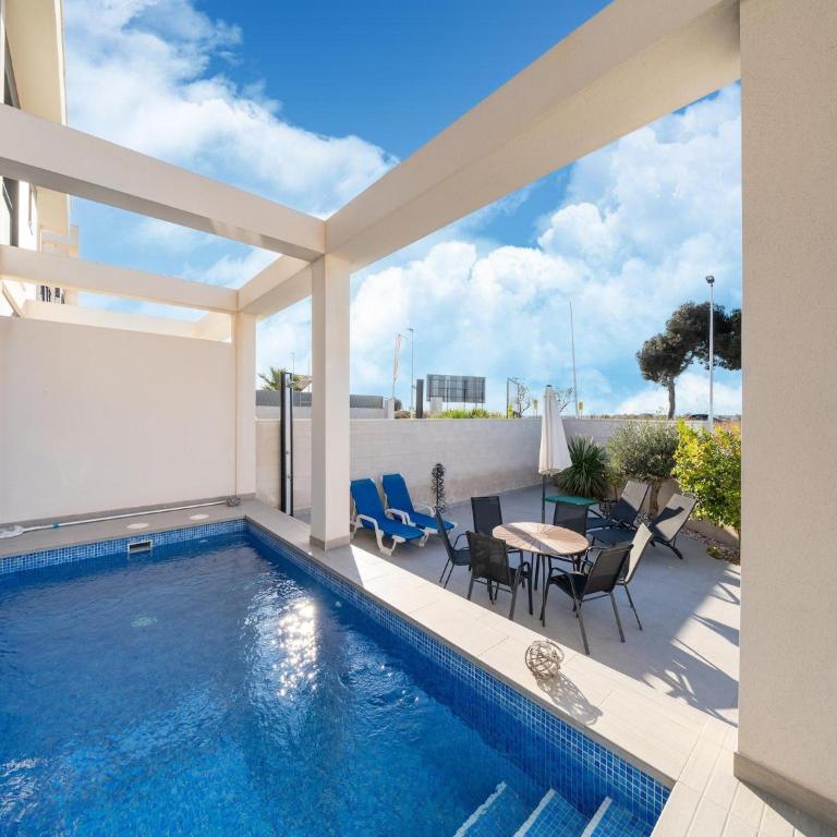 Comfortable home with a private pool - Four-Bedroom Villa - 1