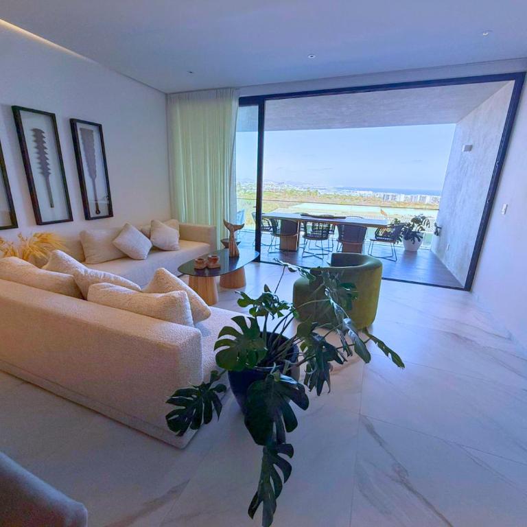 Golf Course & Ocean View with 3 BD 4BA Cora - Three-Bedroom Apartment - 10