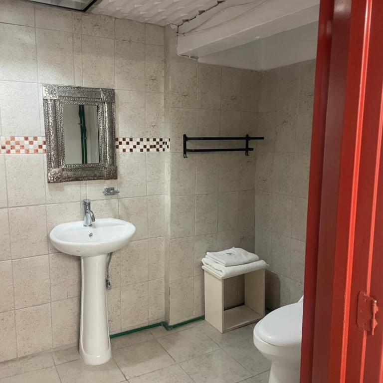 Anys Hostal - Budget Single Room - 2