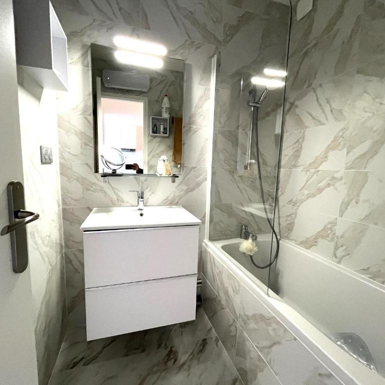 Appartement climatisé avec parking - ? pers. - FR-1-338-642 - Apartamento - 12