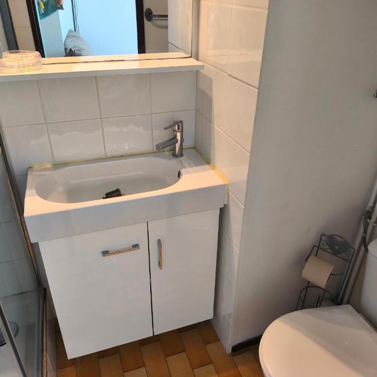 Studio Cabine à Gruissan pour 4 pers - Parking sécurisé - FR-1-796-40 - Appartamento - 8
