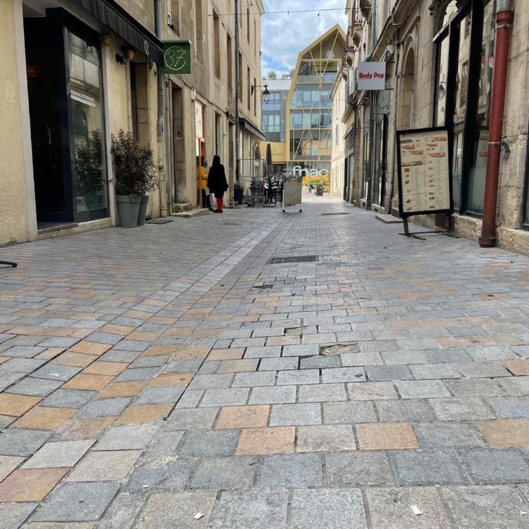 Hyper centre, rue de la Liberté, calme - Appartement 1 Chambre - 8