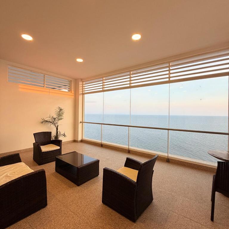 Lujoso Dpto Playa Priv, parqueo, piscina, jacuzzi, seguridad - Apartment - 75